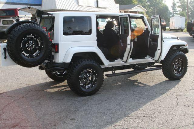 2013 White Jeep Wrangler Unlimited Rubicon