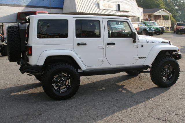 2013 White Jeep Wrangler Unlimited Rubicon